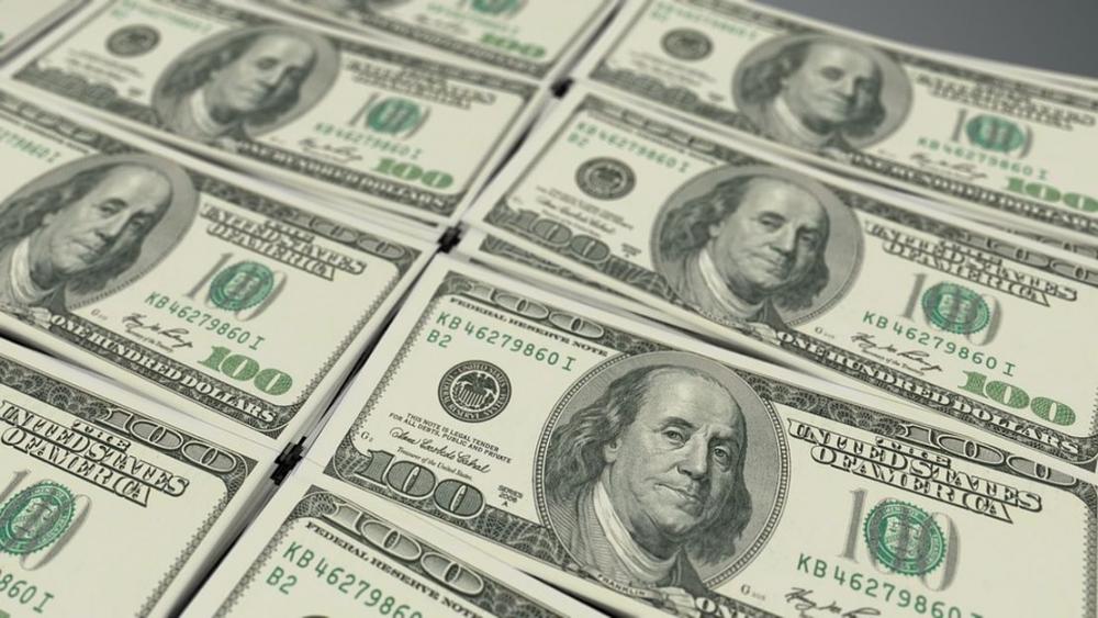 Se disparó el dólar blue y trepó a los 355 pesos