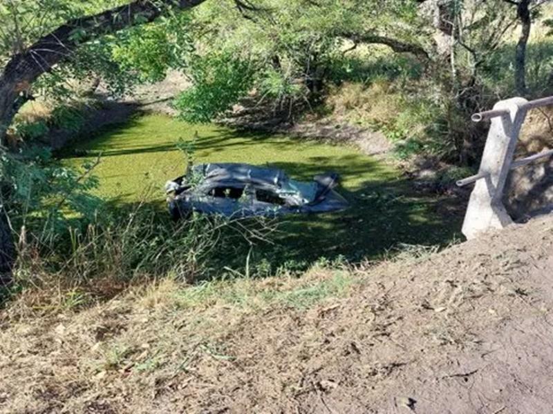 Un hombre murió al caer con su auto a un arroyo en la ruta 1