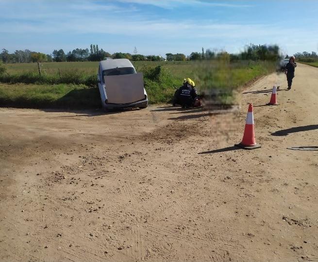 Una mujer resultó con heridas graves tras chocar dos autos