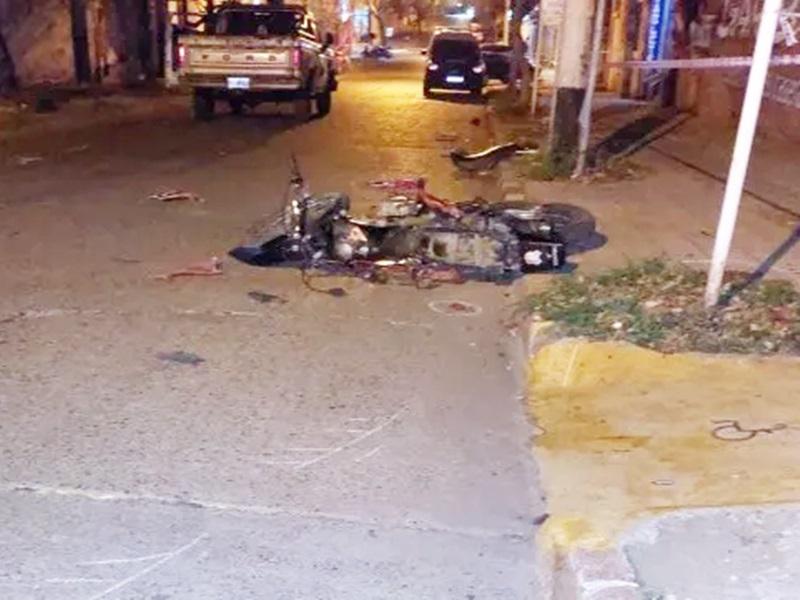 Un muerto al chocar una moto y una camioneta