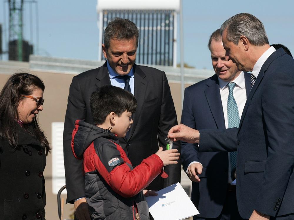 Junto a Massa, Bordet entregó 500 viviendas en Paraná