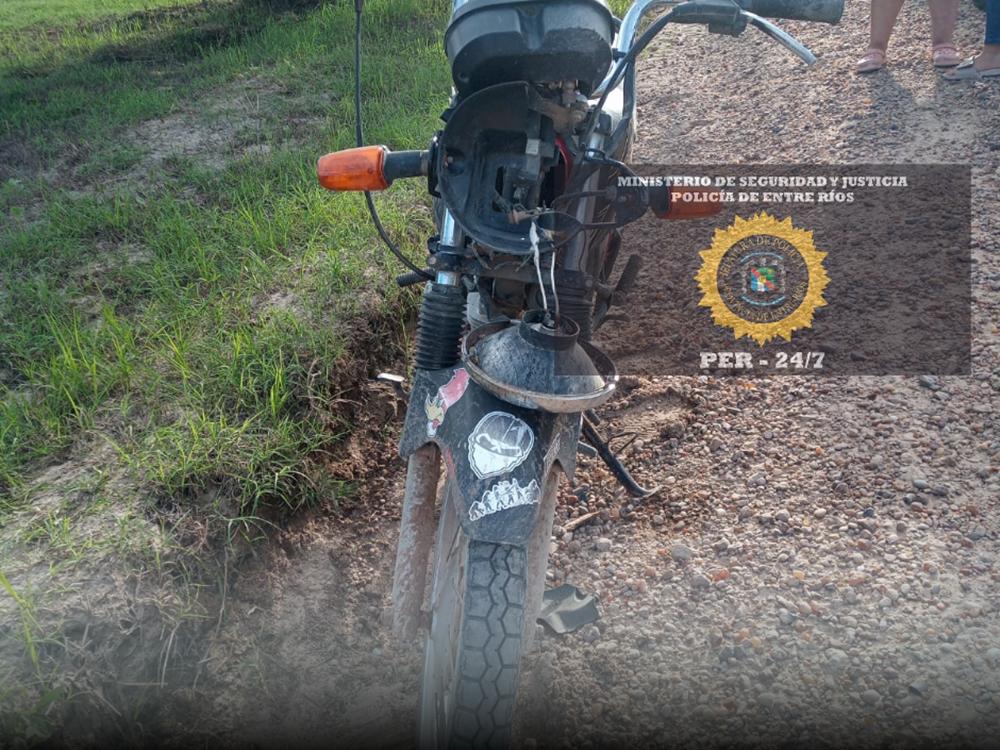 Un hombre resultó con lesiones graves tras caer de su motocicleta