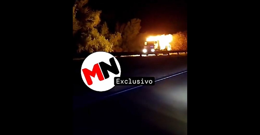 Camión se prendió fuego en plena ruta 12 generando incendios y corte de tránsito