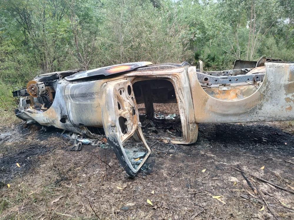 Una camioneta incendiada fue hallada en un campo cercano a la autovía 14