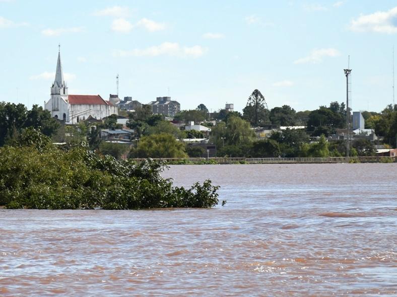 El río bajará hasta los 13 metros este lunes en Concordia