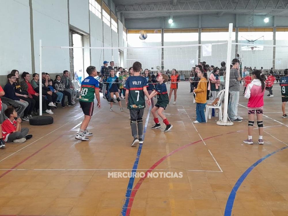 Exitoso encuentro de mini voley en San Salvador