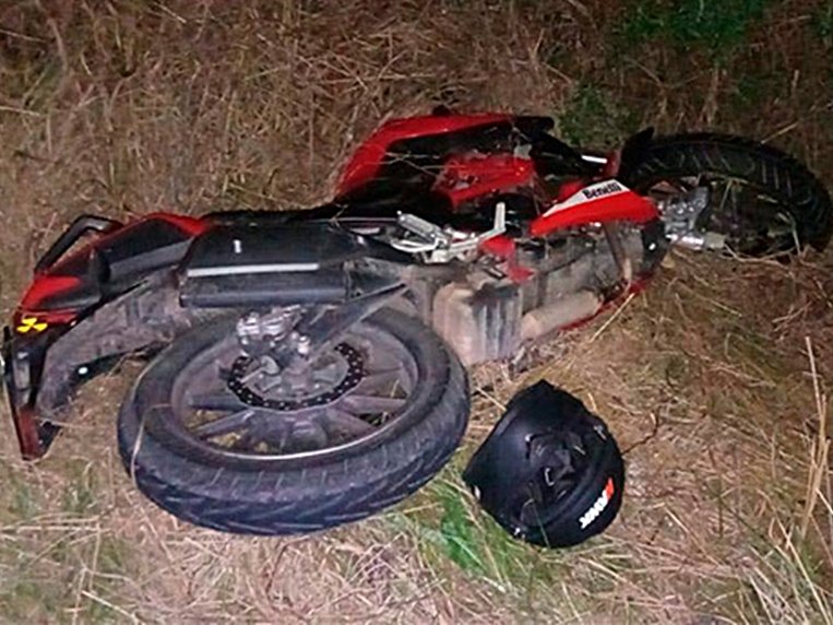 Un motociclista sanjosesino colisionó con un toro en ruta 39