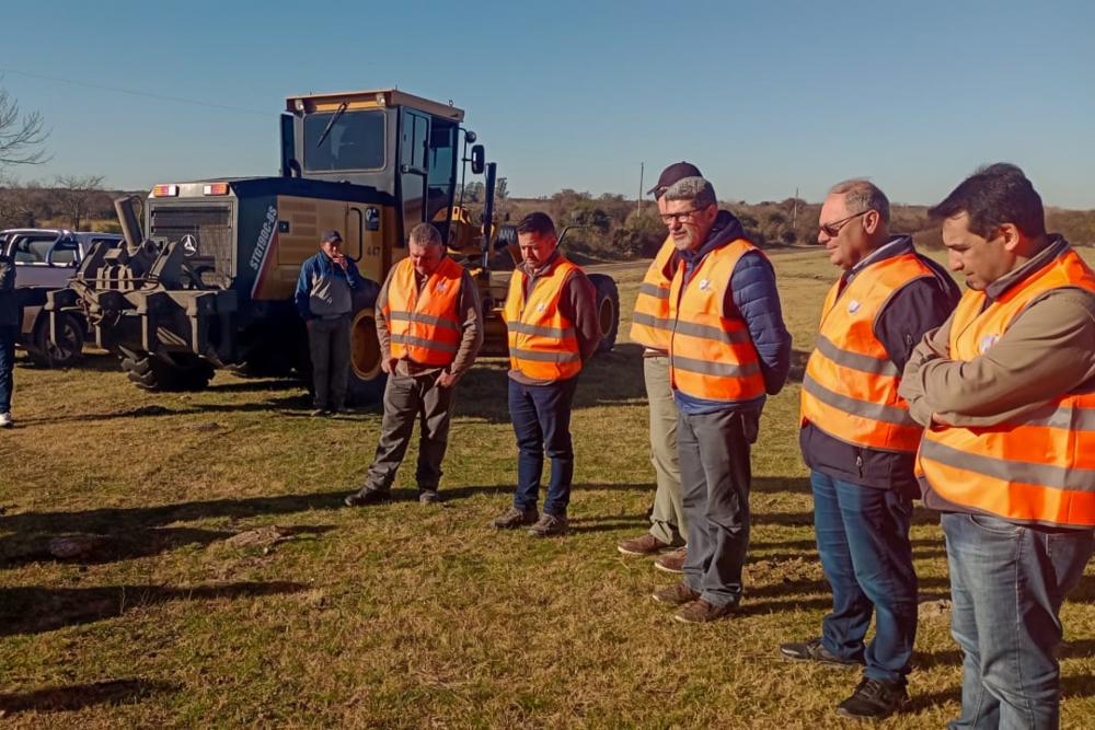 Capacitan a operarios de motoniveladoras