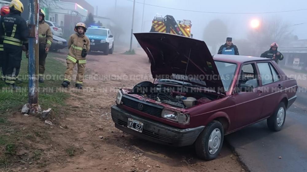 Un joven sufrió lesiones leves tras despistar y chocar contra columna