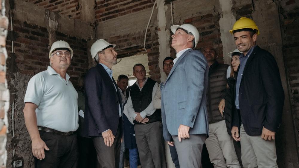 Frigerio recorrió la obra de ampliación del Centro de Salud "Pancho Ramírez"