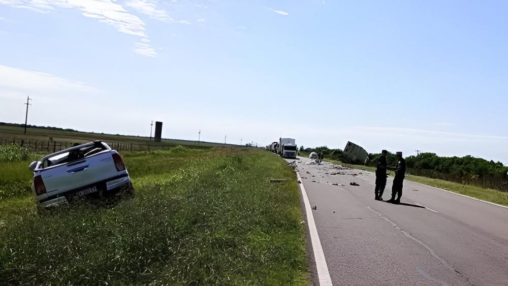 Fatalidad en un choque frontal en ruta 127: dos adultos y un niño fallecieron