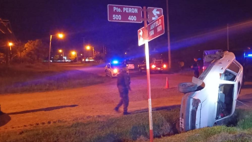 Joven perdió el control de un auto y terminó en una cuneta