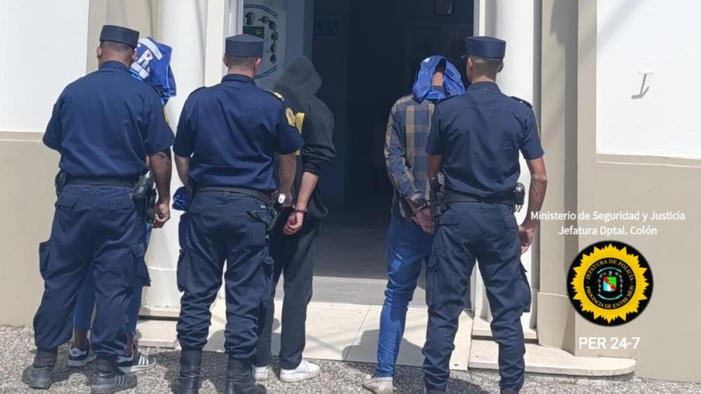 Detenidos en la terminal de ómnibus con marihuana y cocaína