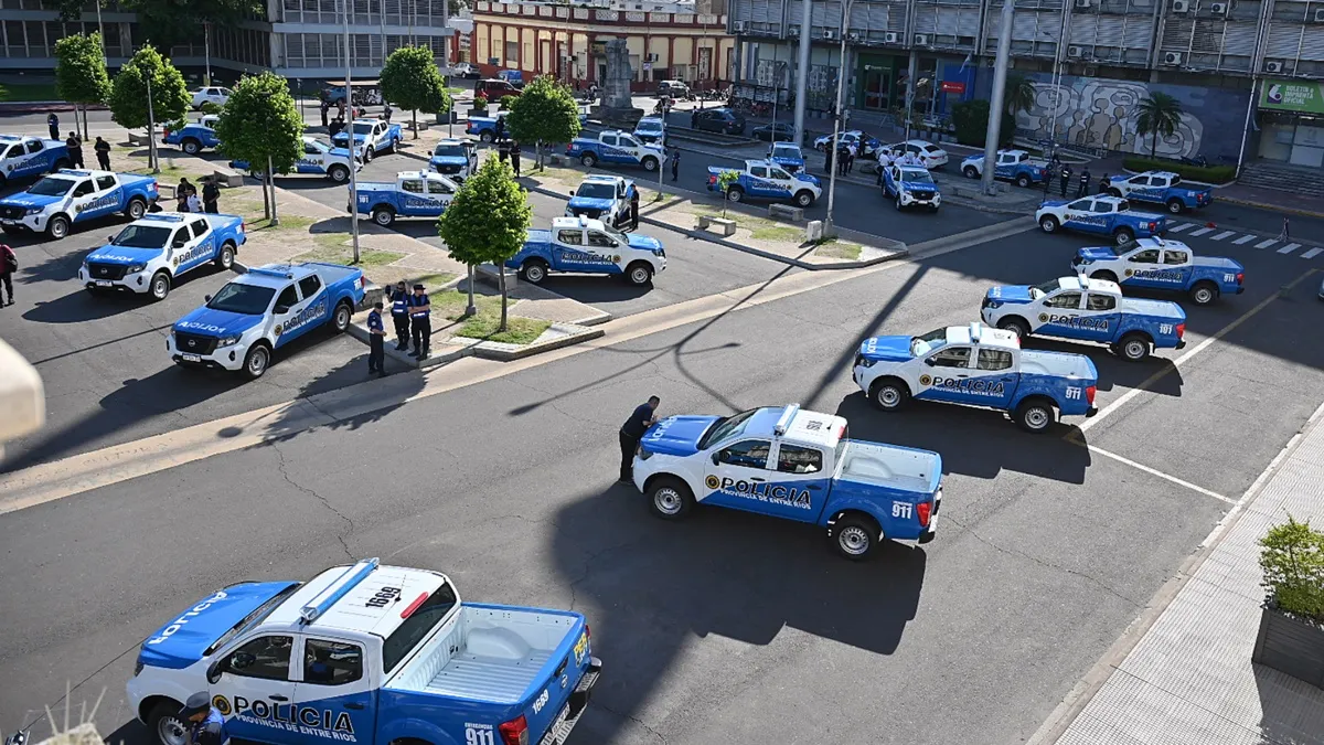 Frigerio entregó nuevos patrulleros a la Policía: San Salvador recibe dos Frigerio entregó nuevos patrulleros a la Policía: San Salvador recibe dos