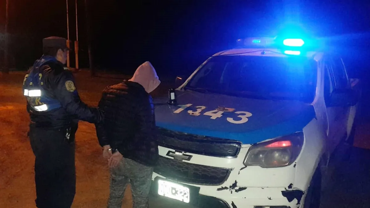 Detuvieron a un hombre con sustancias ilícitas en un control vehicular Detuvieron a un hombre con sustancias ilícitas en un control vehicular