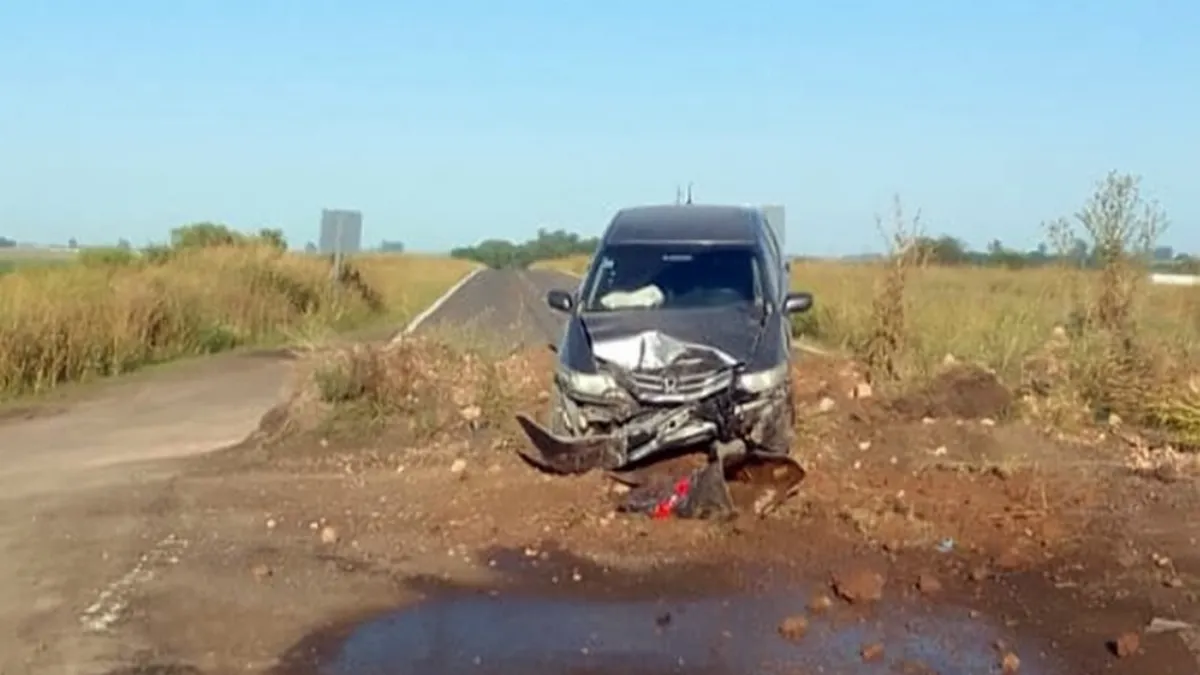 Automovilista colisionó contra un montículo de tierra en la autovía 18 Automovilista colisionó contra un montículo de tierra en la autovía 18