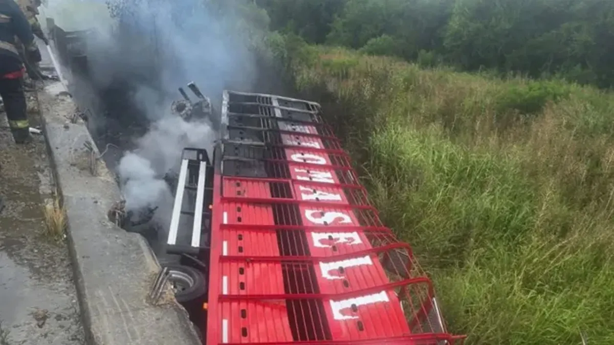 Un camionero perdió la vida luego de un despiste e incendio de la cabina Un camionero perdió la vida luego de un despiste e incendio de la cabina