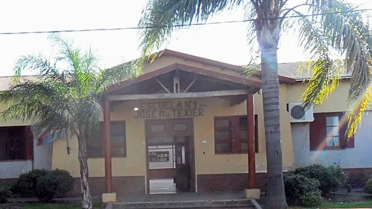 Un obrero sufrió graves lesiones tras caer del techo de una escuela Un obrero sufrió graves lesiones tras caer del techo de una escuela