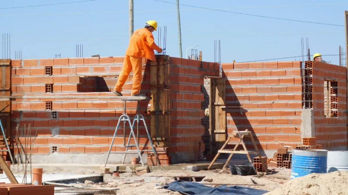 Avanza la construcción de 48 viviendas en San Salvador con financiamiento provincial Avanza la construcción de 48 viviendas en San Salvador con financiamiento provincial