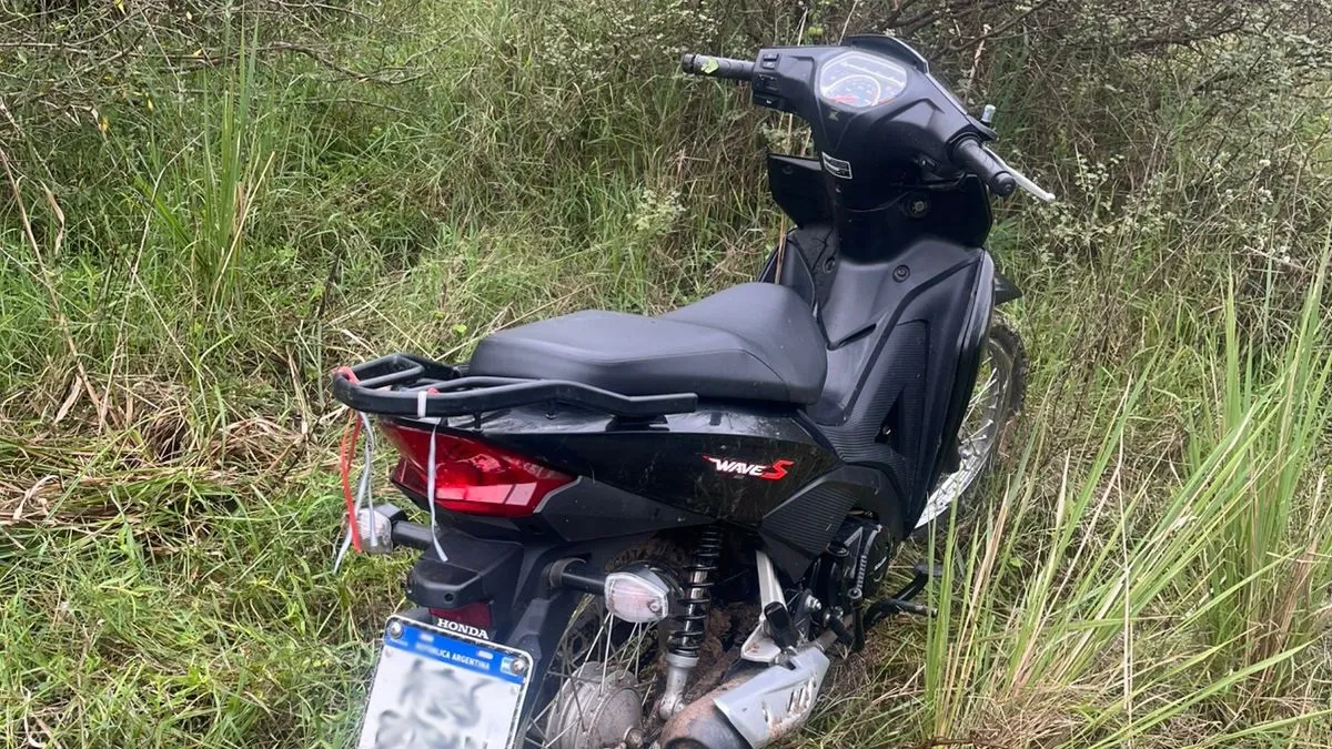 Recuperaron una moto robada en Colón tras un rastrillaje en zona de descampados Recuperaron una moto robada en Colón tras un rastrillaje en zona de descampados