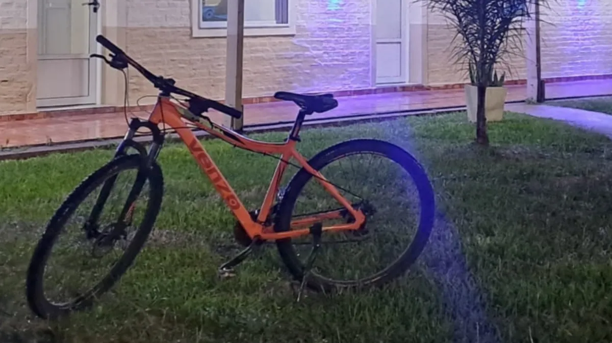 Aprehendieron a dos sujetos por robar una bicicleta de un garaje en Ubajay Aprehendieron a dos sujetos por robar una bicicleta de un garaje en Ubajay