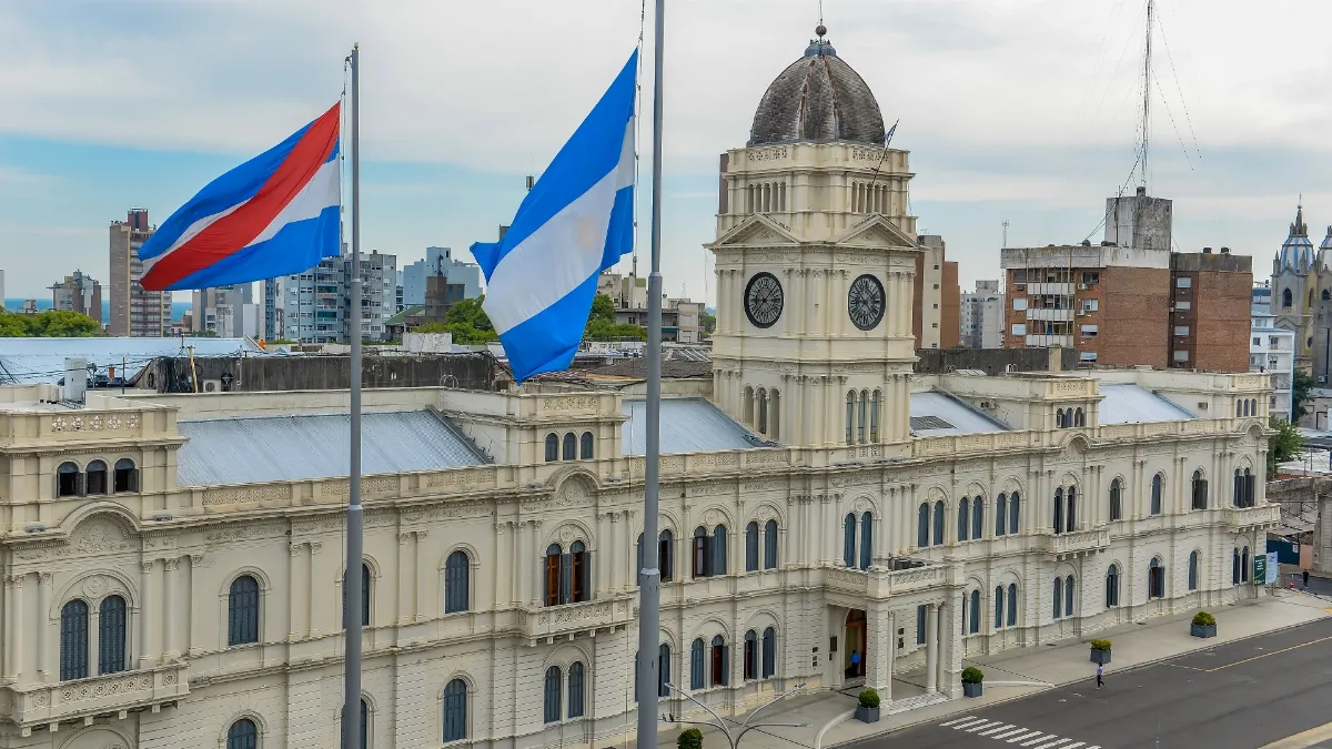 Convocan a gremios a discutir salarios en mayo en el marco de la paritaria provincial Convocan a gremios a discutir salarios en mayo en el marco de la paritaria provincial
