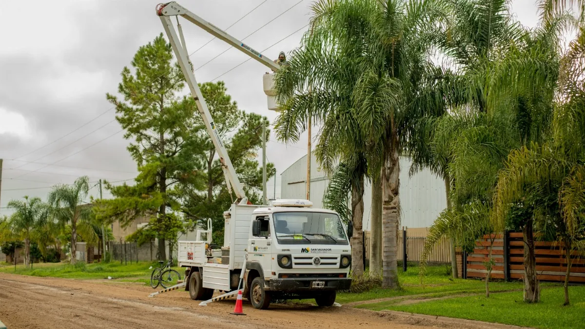 Comenzaron a instalar 88 nuevas luces LED en San Salvador Comenzaron a instalar 88 nuevas luces LED en San Salvador