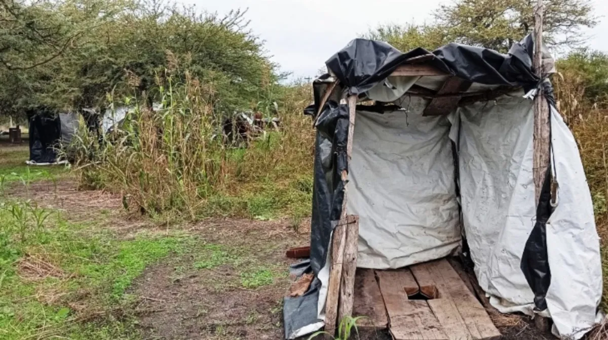 Detectan trabajadores rurales viviendo en condiciones precarias en un campo de Villaguay Detectan trabajadores rurales viviendo en condiciones precarias en un campo de Villaguay