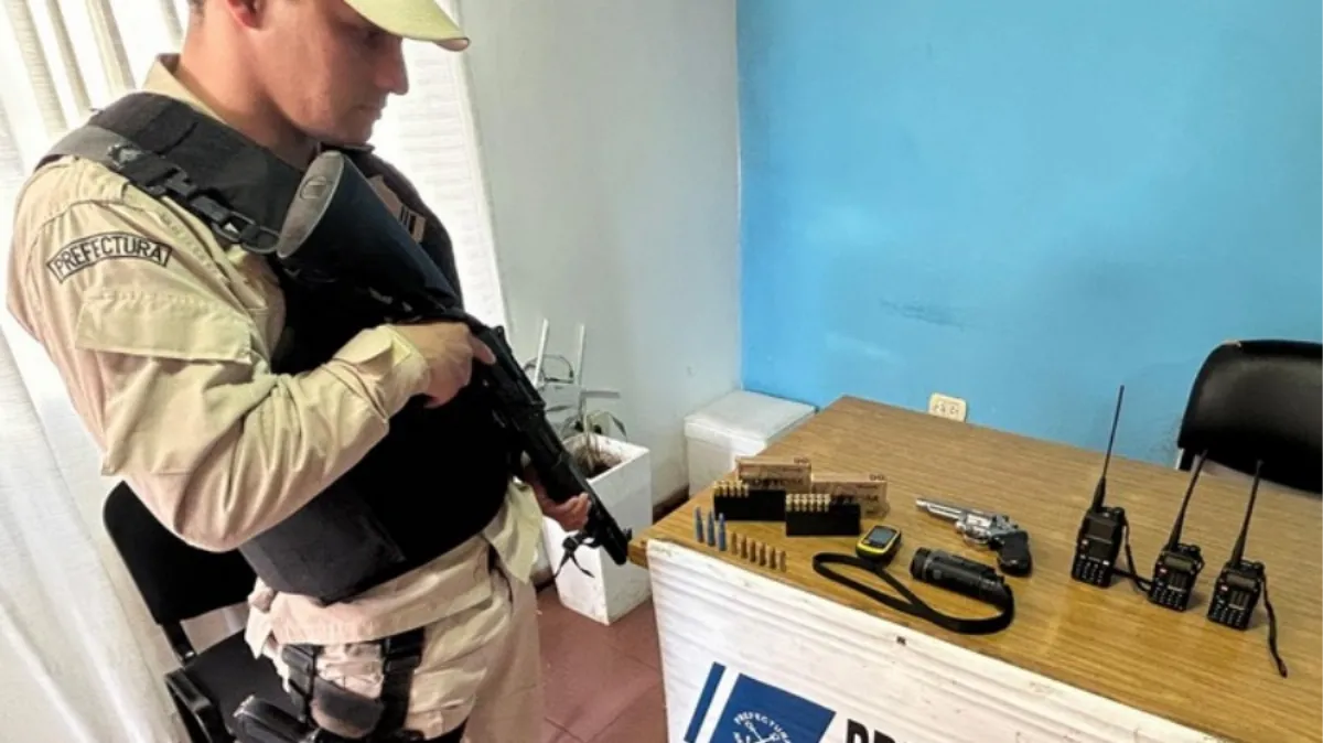 Caza ilegal: secuestran embarcación, visor térmico y carne faenada en el Riacho Itapé Caza ilegal: secuestran embarcación, visor térmico y carne faenada en el Riacho Itapé