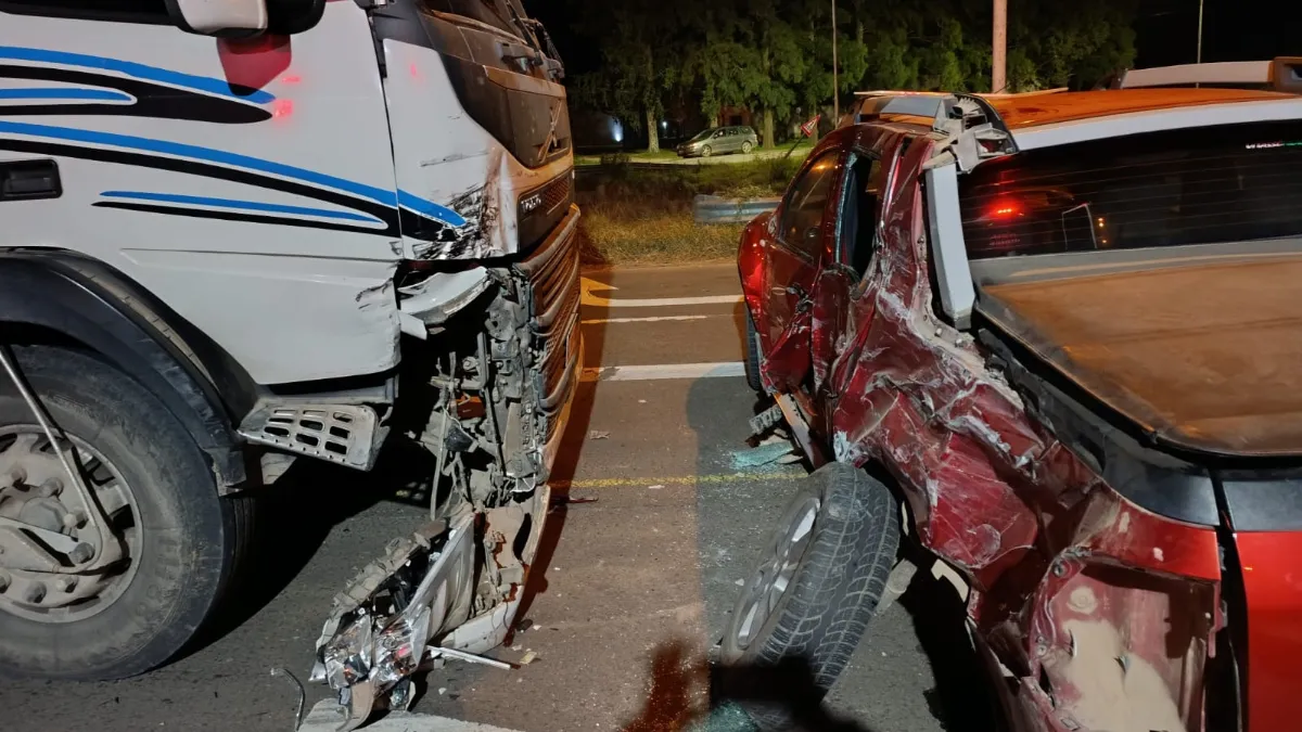 Una familia fue hospitalizada tras un siniestro vial en cercanías de Carbó Una familia fue hospitalizada tras un siniestro vial en cercanías de Carbó