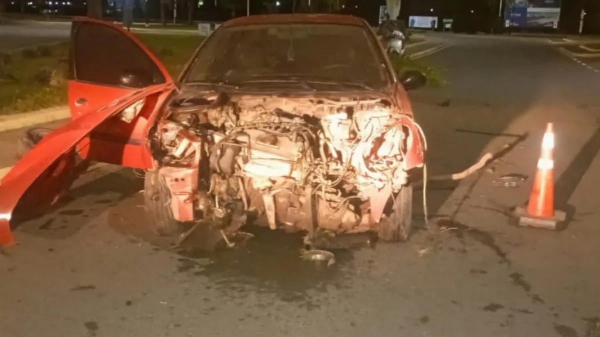 Colón: un automóvil terminó contra una palmera y dos mujeres fueron hospitalizadas Colón: un automóvil terminó contra una palmera y dos mujeres fueron hospitalizadas