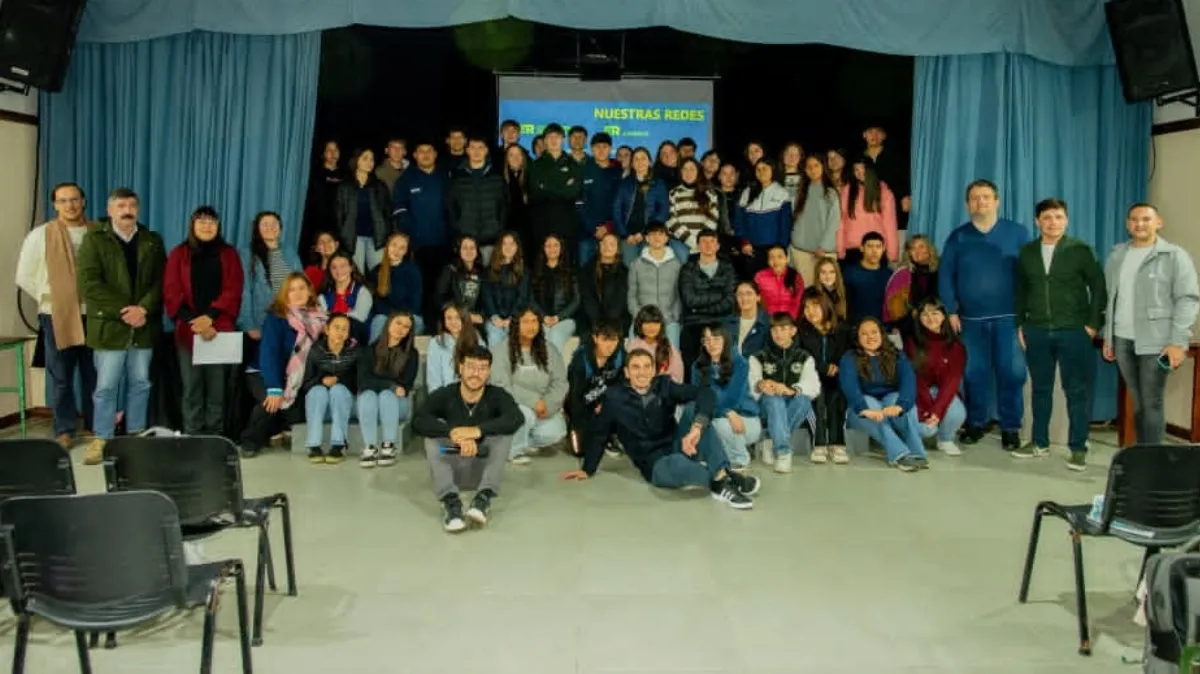 “La Juventud en el Centro” reunió a escuelas secundarias del departamento en San Salvador “La Juventud en el Centro” reunió a escuelas secundarias del departamento en San Salvador