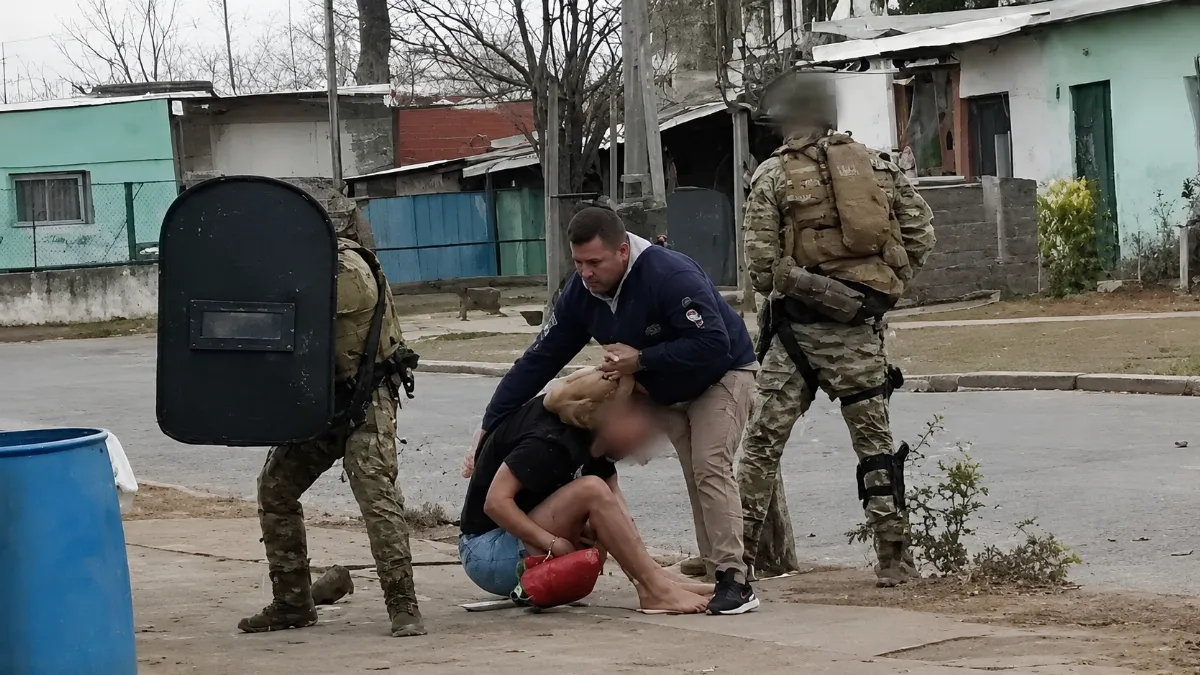 Importante despliegue policial en una causa federal por drogas: hubo tensión en Concepción del Uruguay Importante despliegue policial en una causa federal por drogas: hubo tensión en Concepción del Uruguay