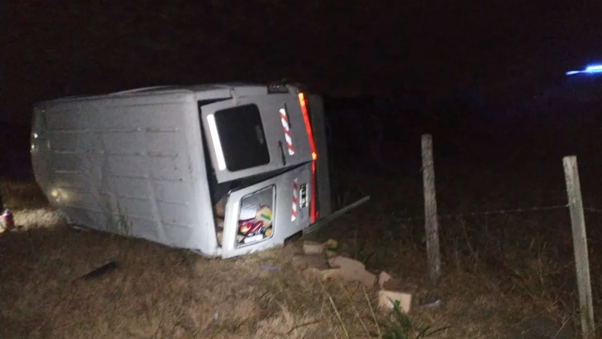 Volcó una camioneta utilitaria sobre la ruta 18 y el conductor fue hospitalizado Volcó una camioneta utilitaria sobre la ruta 18 y el conductor fue hospitalizado