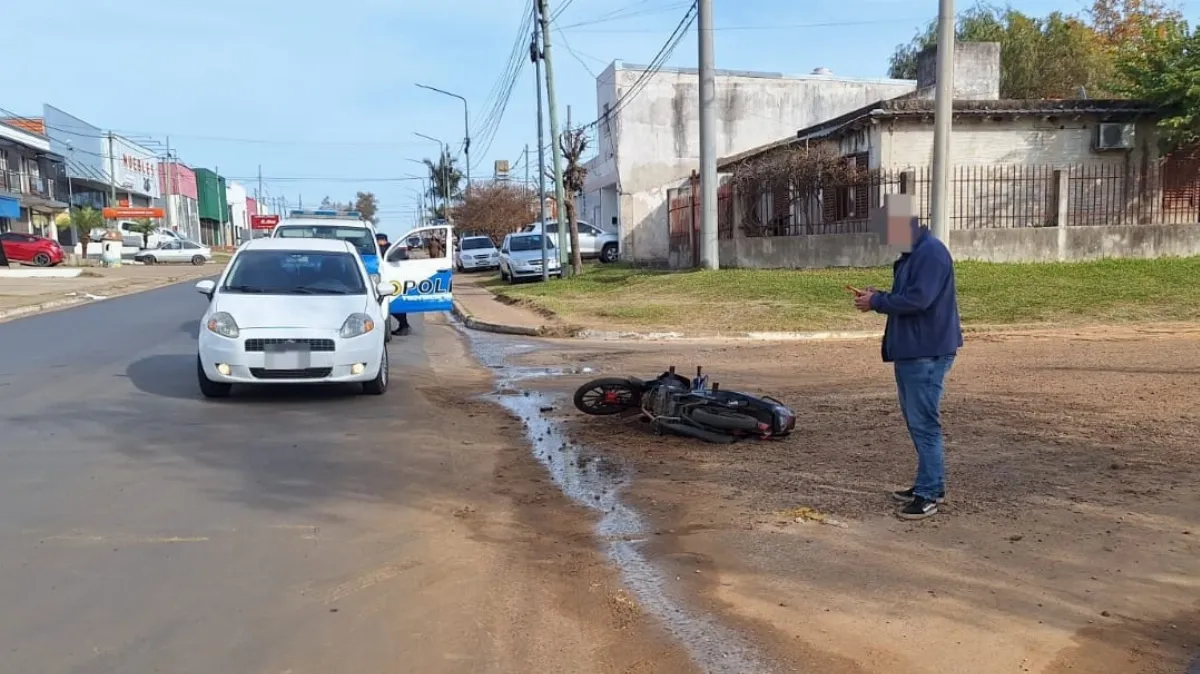 Una motociclista resultó herida tras un choque con un automóvil en Concordia Una motociclista resultó herida tras un choque con un automóvil en Concordia