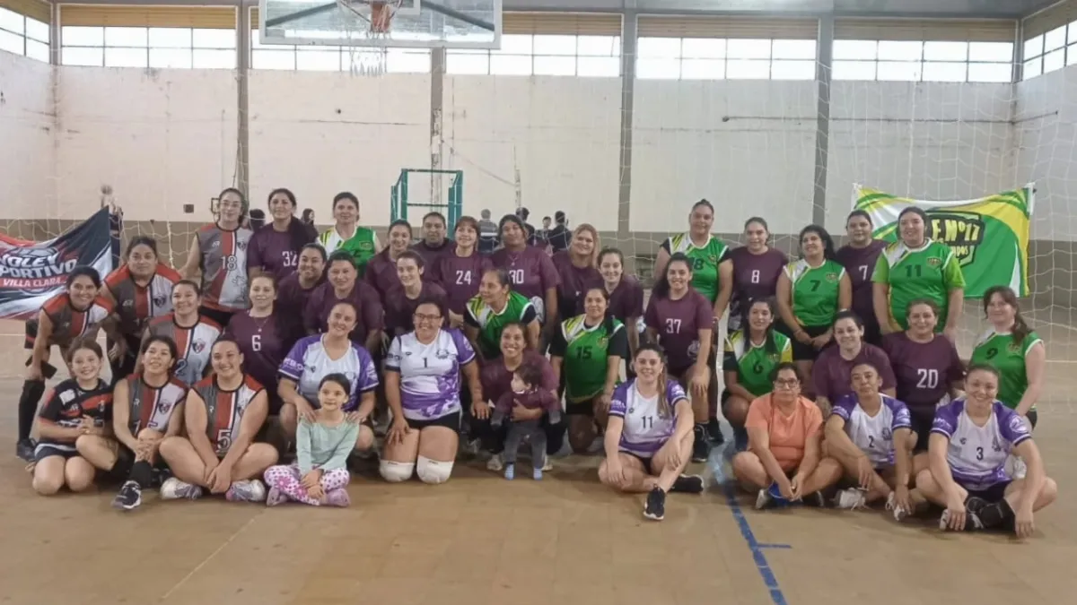 Encuentro de Mami Vóley en el Polideportivo Municipal Encuentro de Mami Vóley en el Polideportivo Municipal