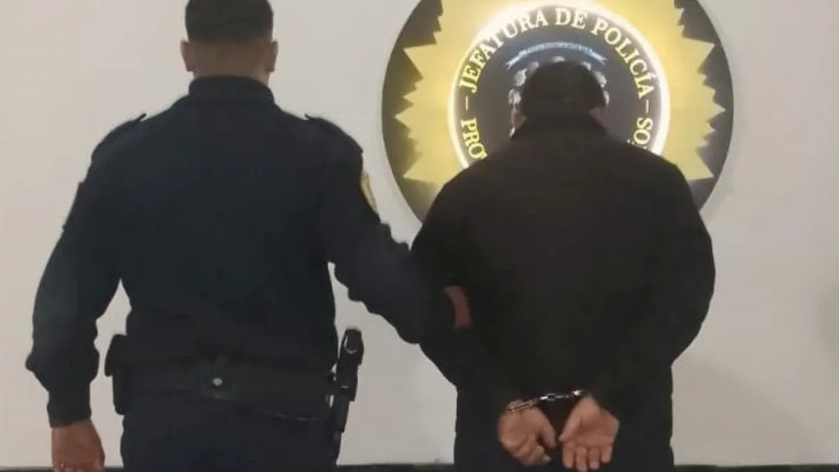 Detuvieron a un hombre por arrojar piedras contra policías y un patrullero en Villa Clara Detuvieron a un hombre por arrojar piedras contra policías y un patrullero en Villa Clara