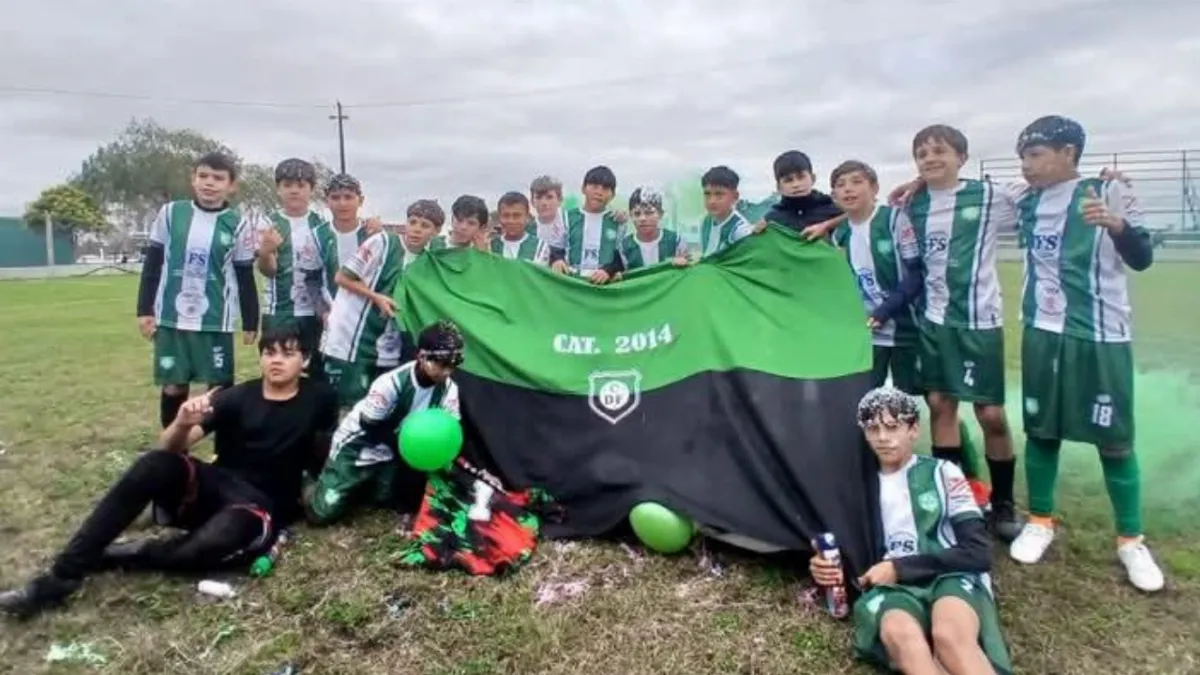 La categoría 2014 de Ferro se consagró campeón del Torneo Apertura La categoría 2014 de Ferro se consagró campeón del Torneo Apertura