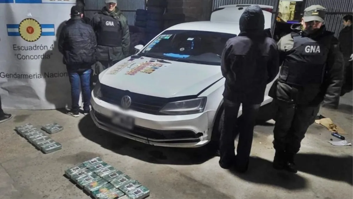 Secuestraron casi 24 kilos de cocaína en el Peaje Yeruá: tres detenidos Secuestraron casi 24 kilos de cocaína en el Peaje Yeruá: tres detenidos