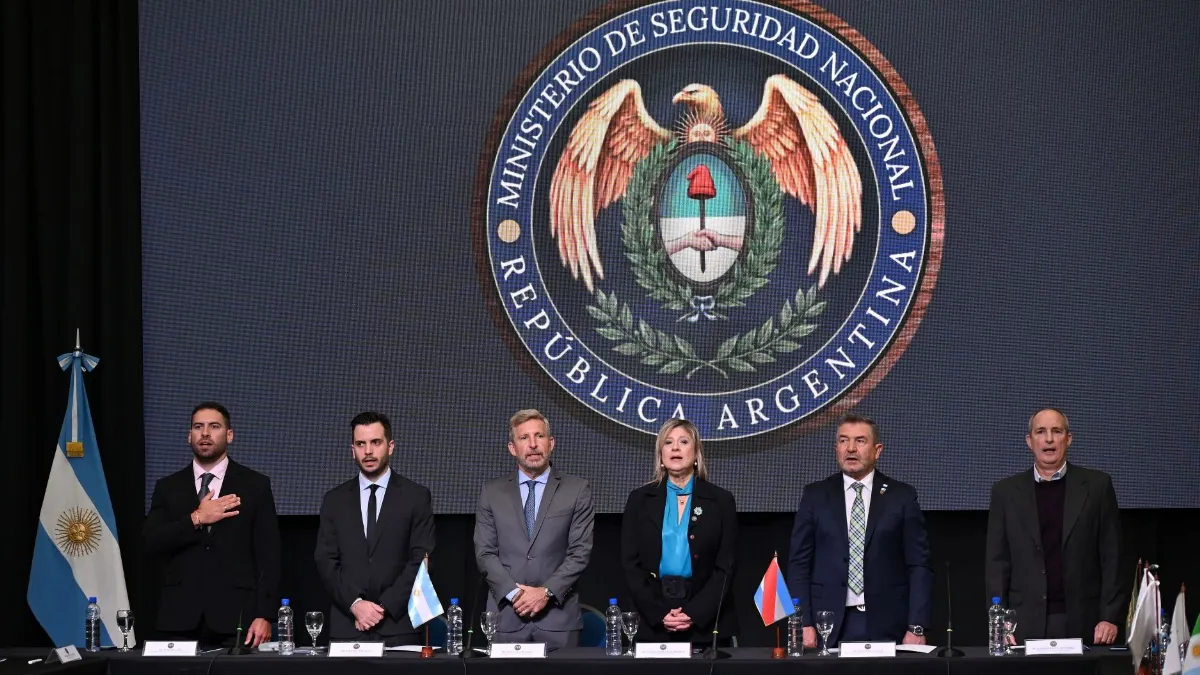 El Consejo Federal de Seguridad sesionó en Entre Ríos con foco en la lucha contra el crimen organizado El Consejo Federal de Seguridad sesionó en Entre Ríos con foco en la lucha contra el crimen organizado