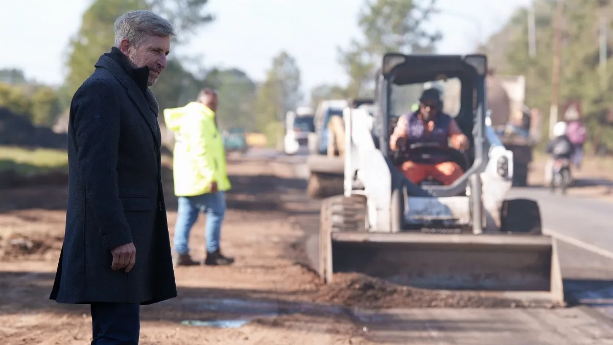 Frigerio supervisó la reconstrucción de las rutas provinciales 4 y 22 Frigerio supervisó la reconstrucción de las rutas provinciales 4 y 22