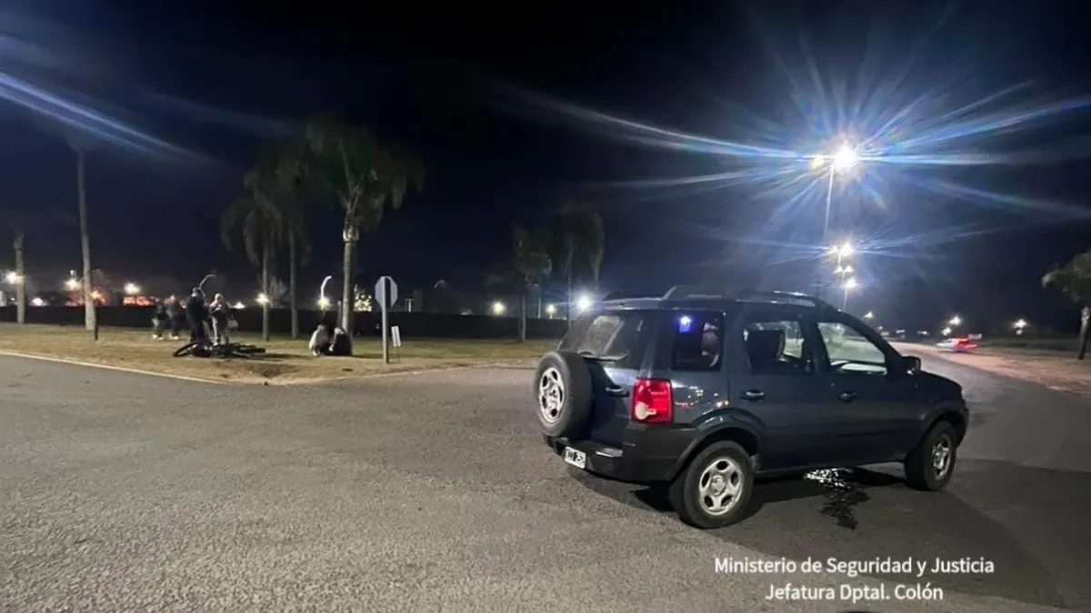 Motociclista sufrió lesiones graves tras chocar con una camioneta en Colón Motociclista sufrió lesiones graves tras chocar con una camioneta en Colón