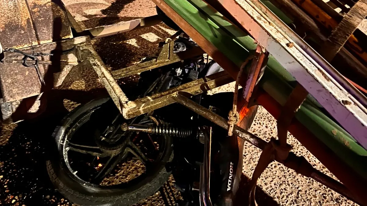 Choque entre una moto y un furgón dejó un hombre con lesiones graves en San José Choque entre una moto y un furgón dejó un hombre con lesiones graves en San José