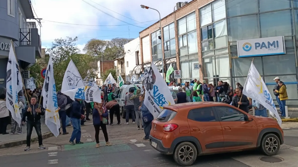 Preocupación por la atención de 15 mil afiliados: reclamaron frente al PAMI Concordia Preocupación por la atención de 15 mil afiliados: reclamaron frente al PAMI Concordia