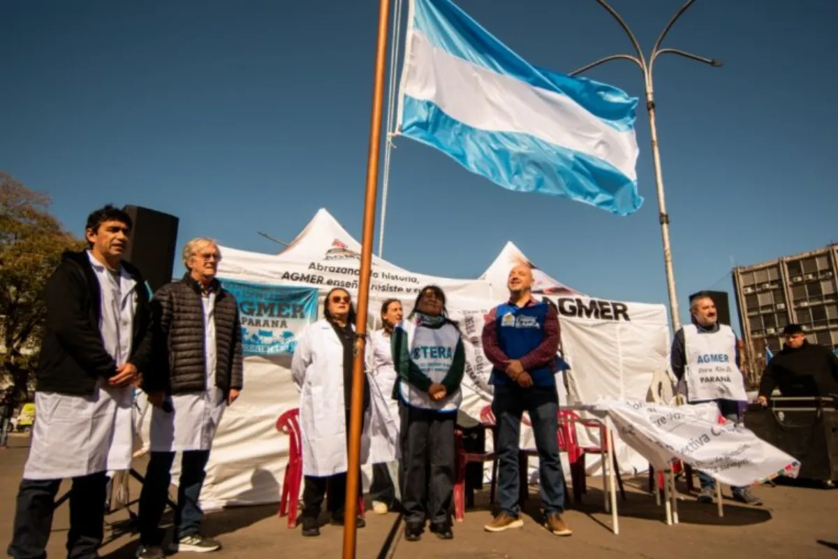 AGMER puso en marcha una Escuela Itinerante que recorrerá Entre Ríos con reclamos salariales y educativos AGMER puso en marcha una Escuela Itinerante que recorrerá Entre Ríos con reclamos salariales y educativos