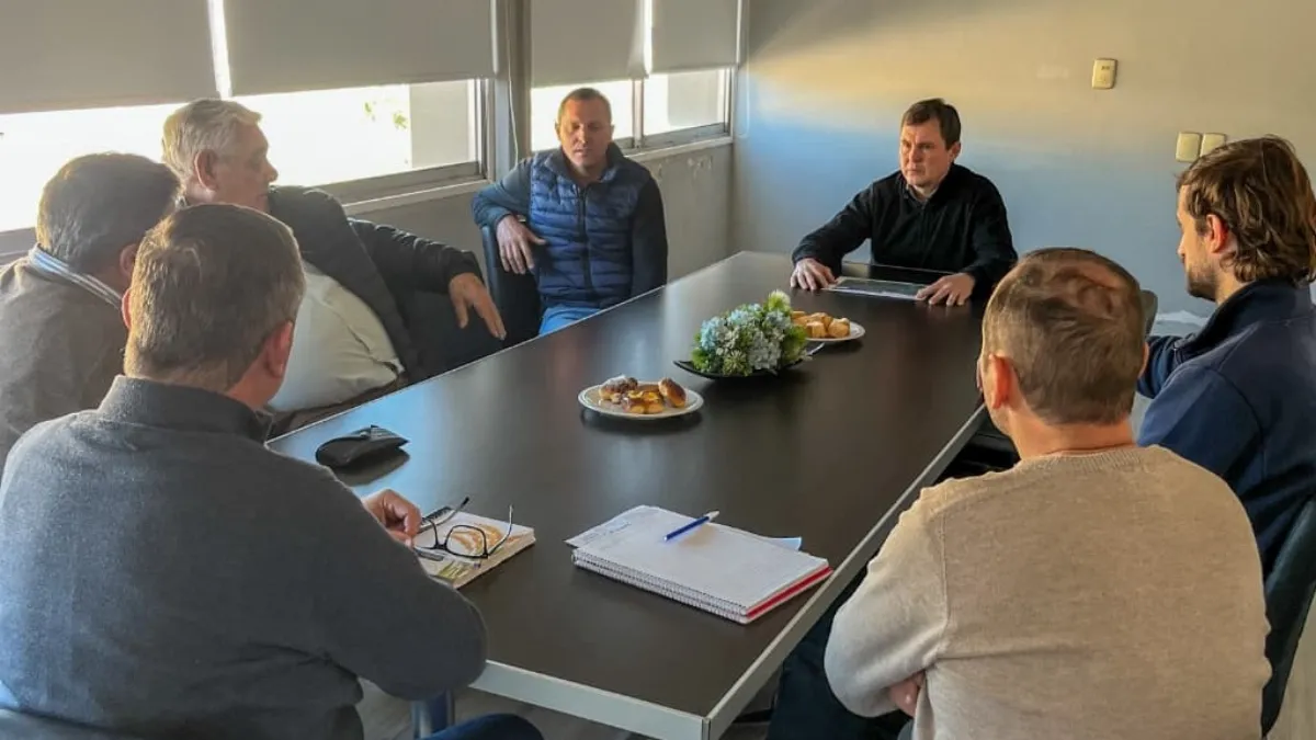 San Salvador coordina con Vialidad y productores mejoras en caminos rurales San Salvador coordina con Vialidad y productores mejoras en caminos rurales