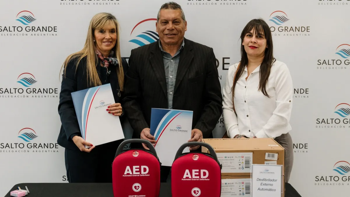 Salto Grande entregó dos desfibriladores a la Municipalidad de Pueblo Liebig Salto Grande entregó dos desfibriladores a la Municipalidad de Pueblo Liebig