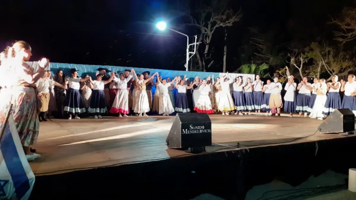San Salvador reunió a unos 100 bailarines en una noche que fusionó las tradiciones judía y criolla San Salvador reunió a unos 100 bailarines en una noche que fusionó las tradiciones judía y criolla