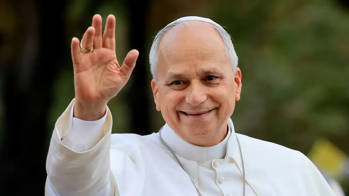 El Papa evoluciona favorablemente tras la cirugía y ya comenzó a caminar El Papa evoluciona favorablemente tras la cirugía y ya comenzó a caminar